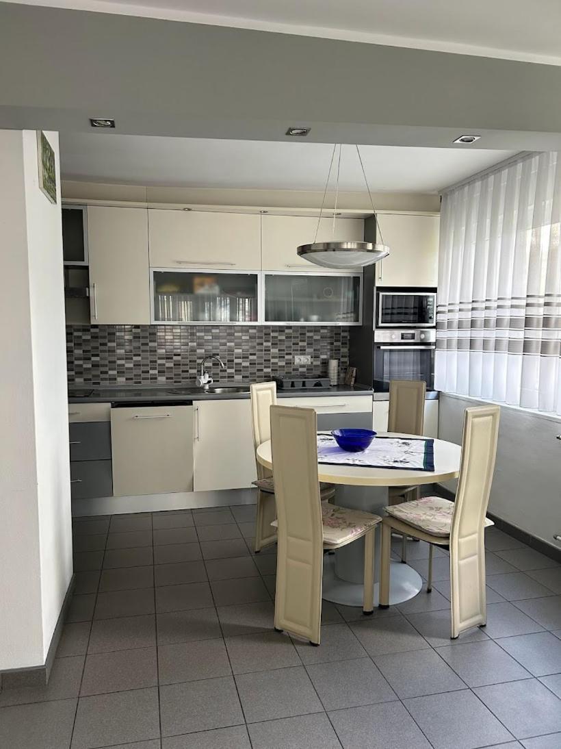 Tina Apartment คาร์โลวัตส์ ภายนอก รูปภาพ