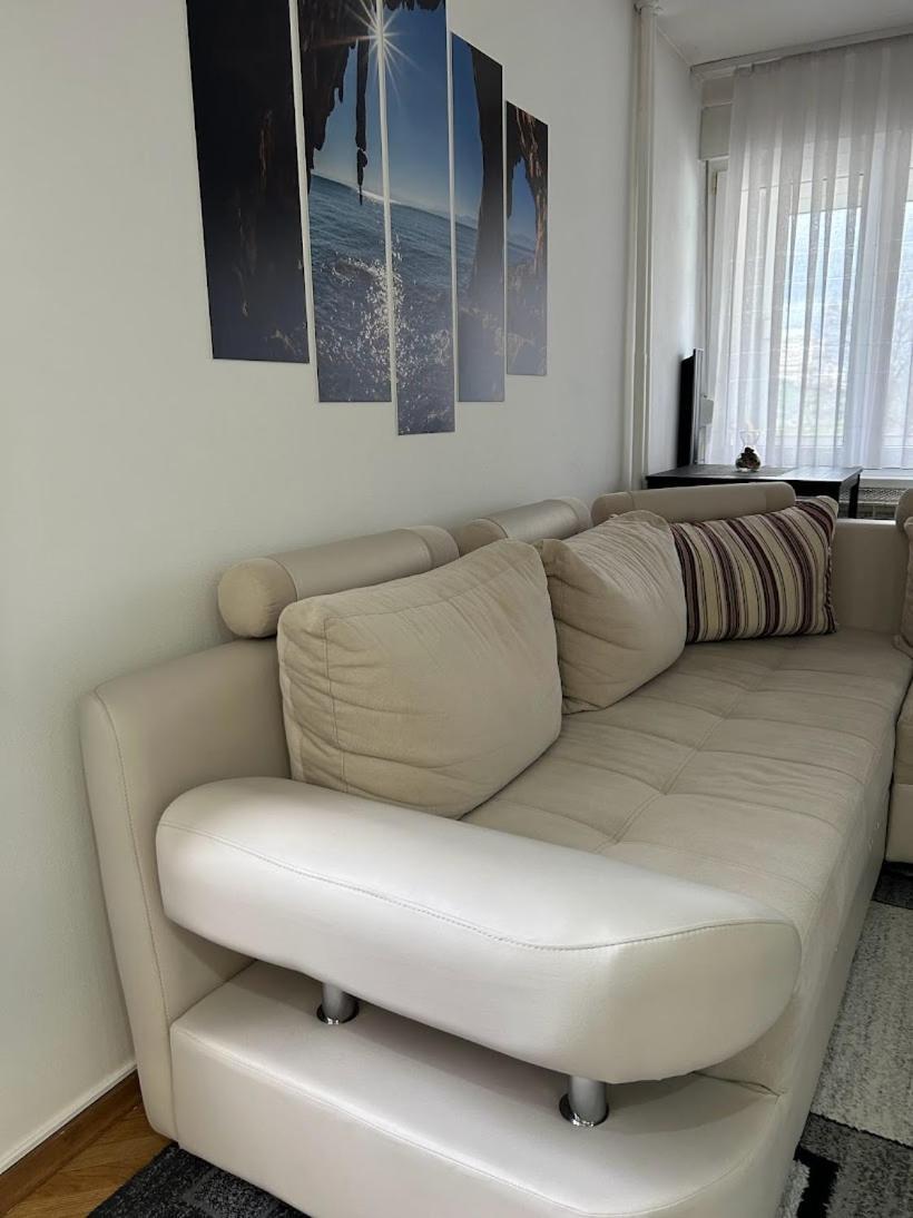 Tina Apartment คาร์โลวัตส์ ภายนอก รูปภาพ
