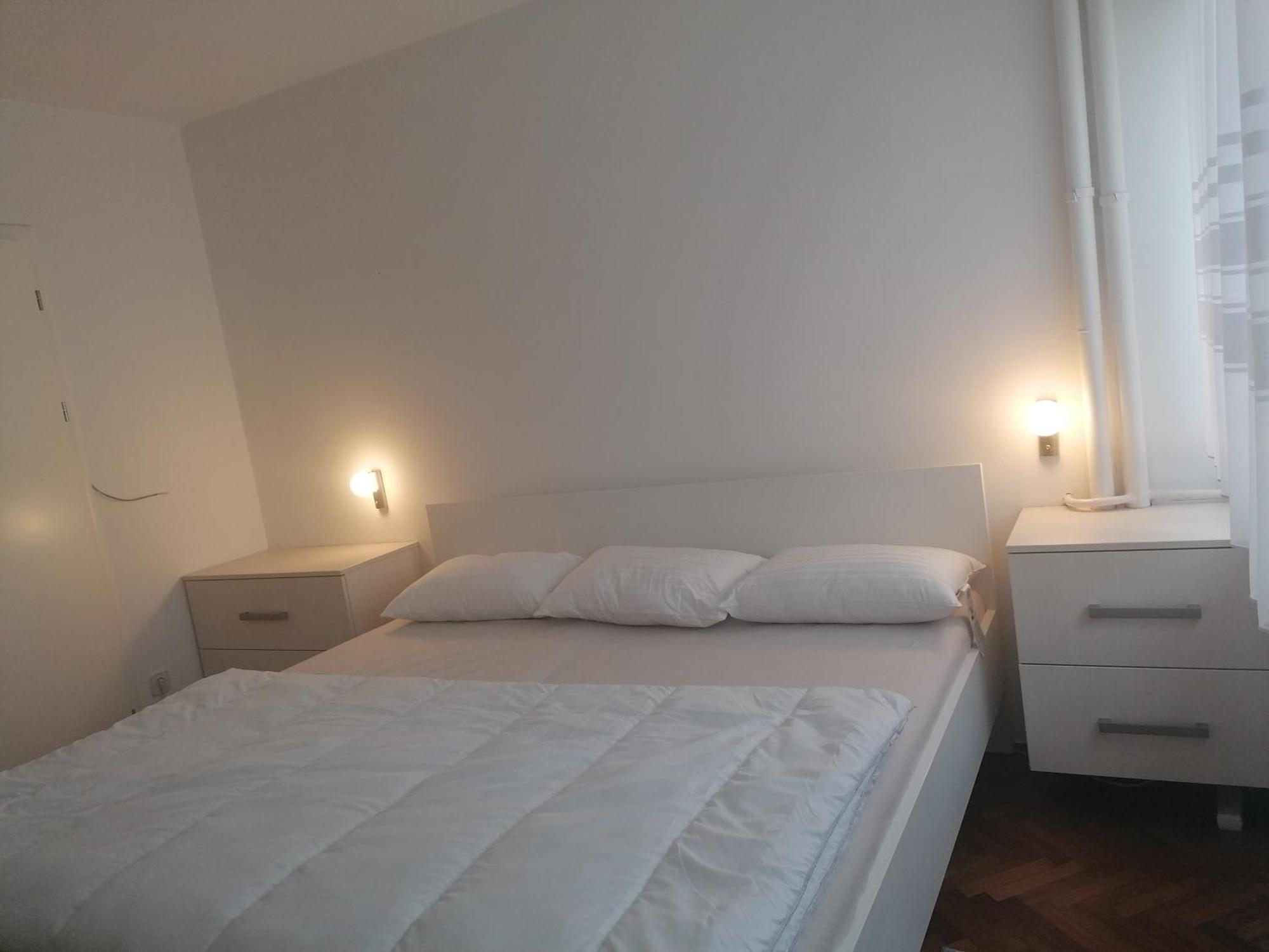 Tina Apartment คาร์โลวัตส์ ภายนอก รูปภาพ