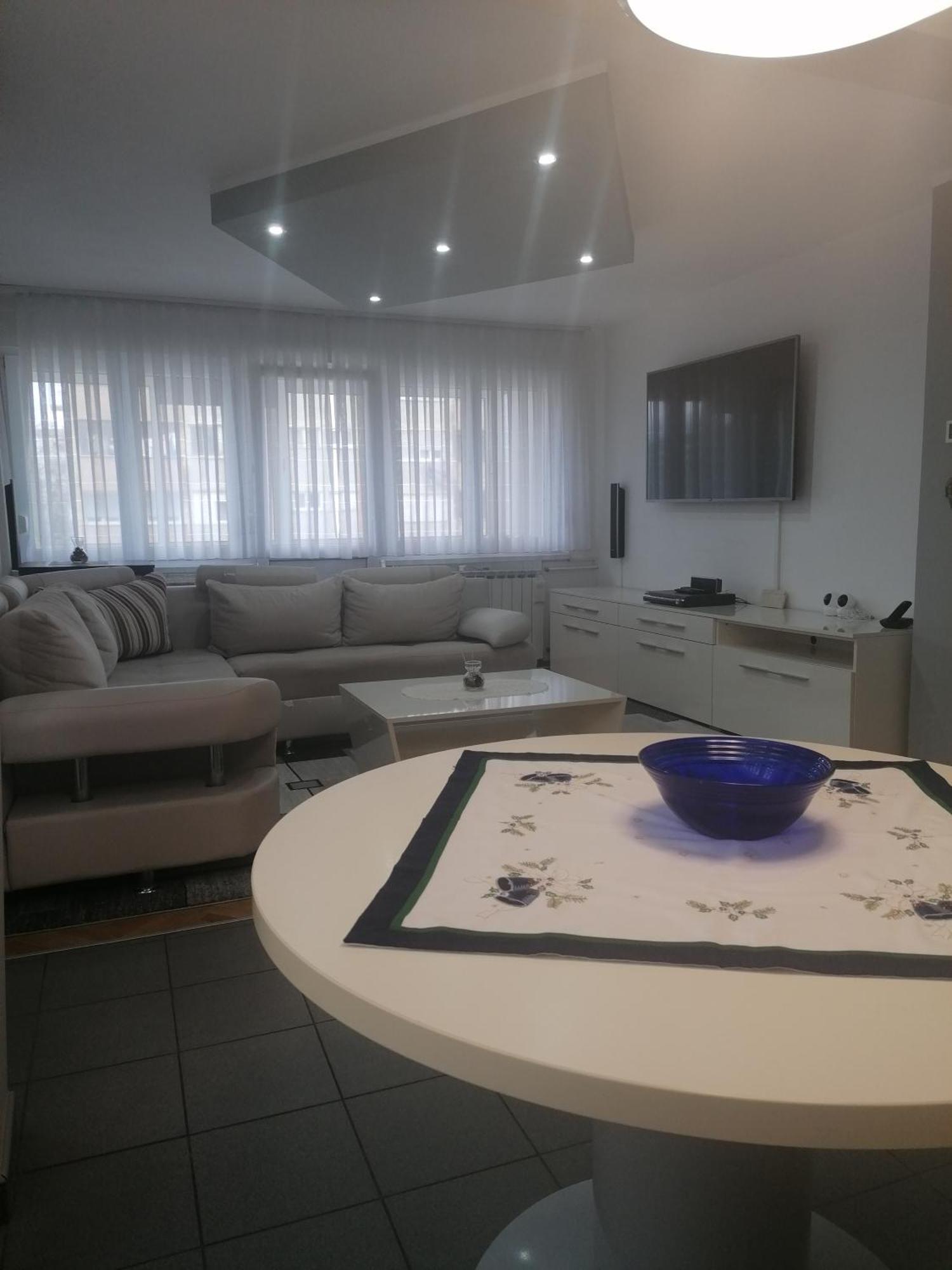 Tina Apartment คาร์โลวัตส์ ภายนอก รูปภาพ