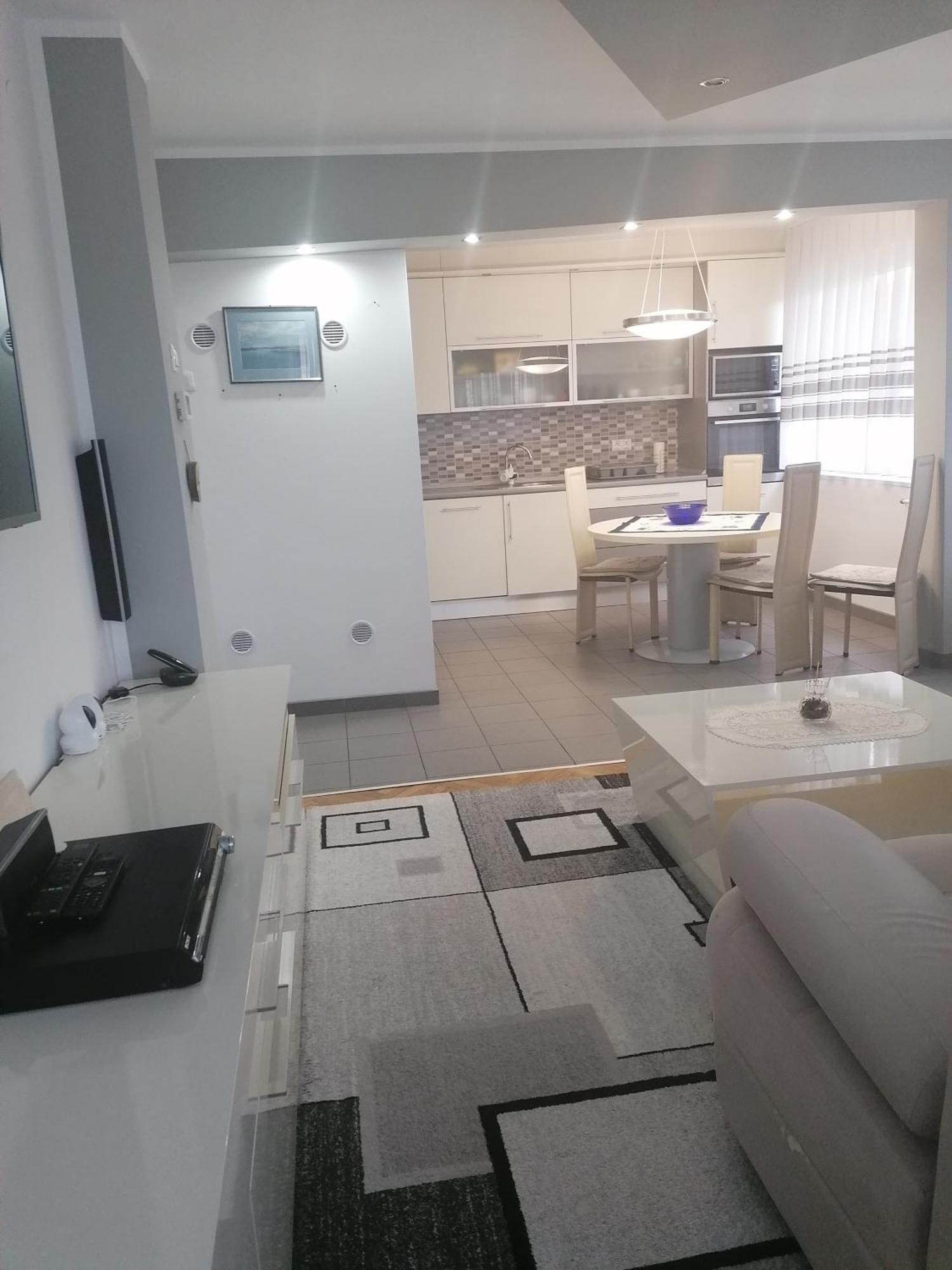 Tina Apartment คาร์โลวัตส์ ภายนอก รูปภาพ
