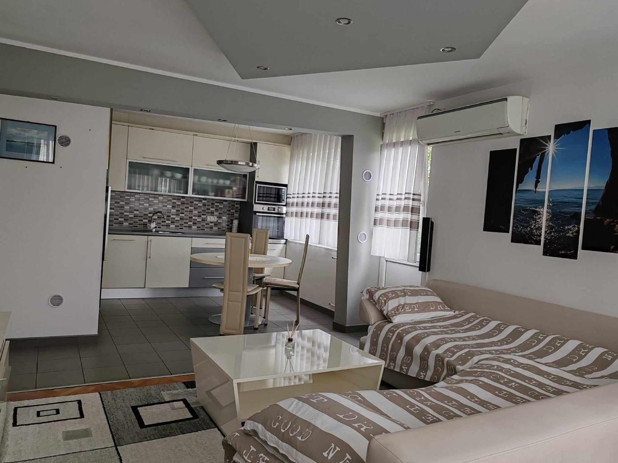 Tina Apartment คาร์โลวัตส์ ภายนอก รูปภาพ